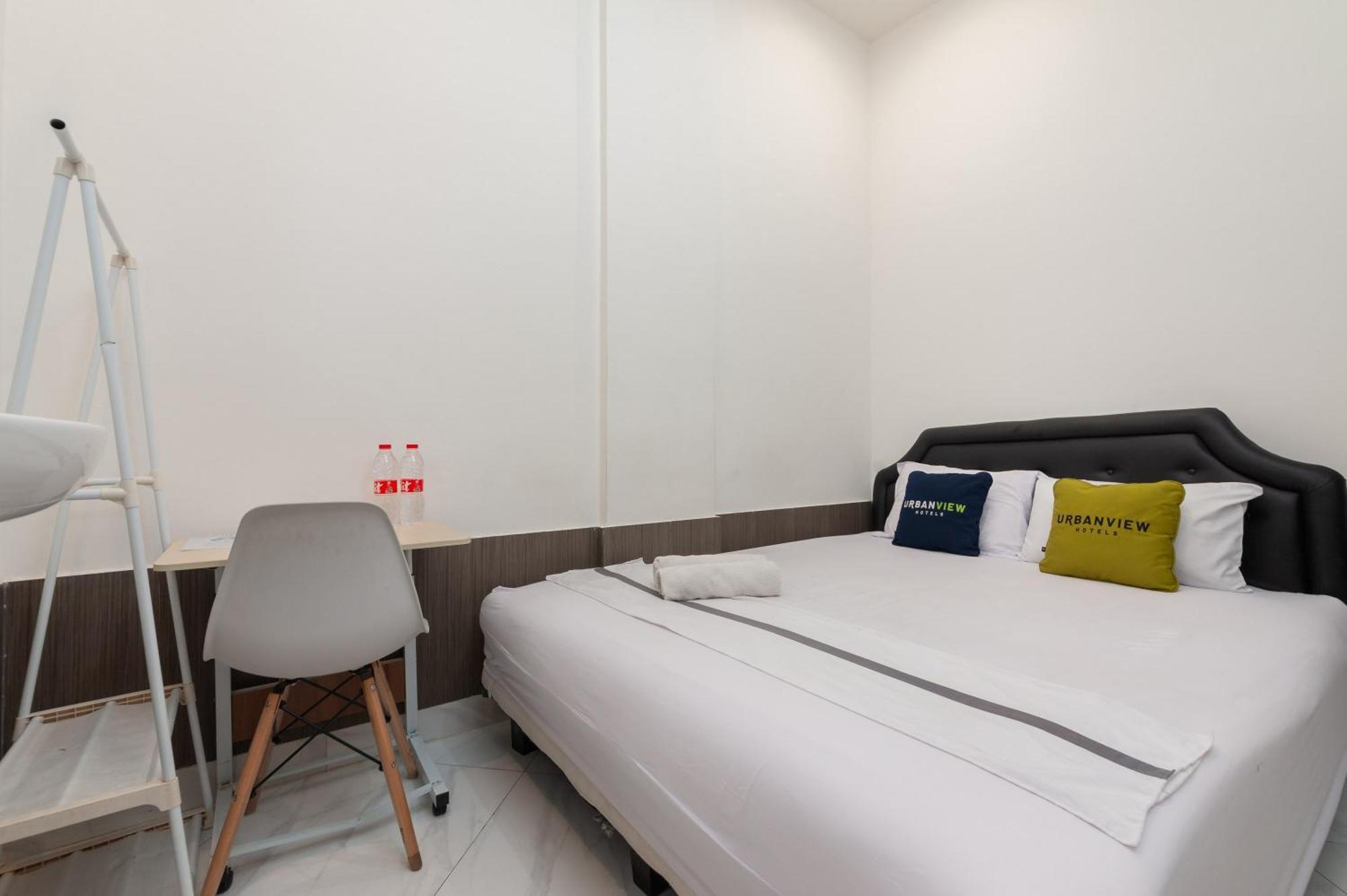 Urbanview Hotel Kota Tua Джакарта Экстерьер фото